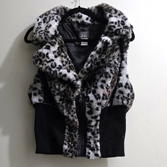 Dots Jackets & Blazers - Faux Fur Animal Print Leather Trim Zippered Vest size 1X